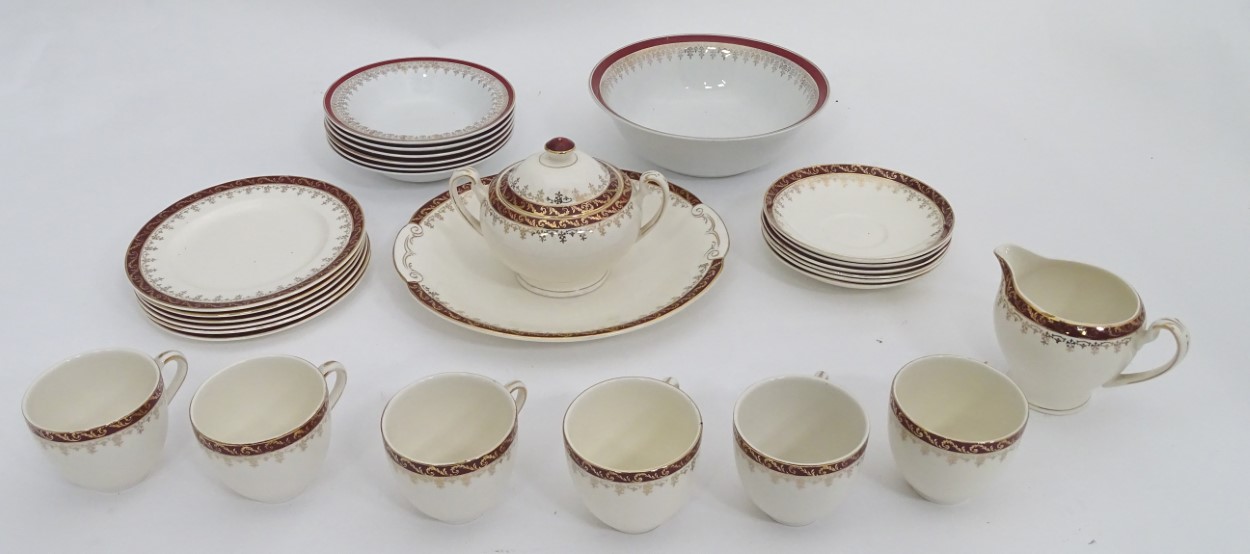 A quantity of ceramics, to include Alfred Meakin Glo White Ironstone.