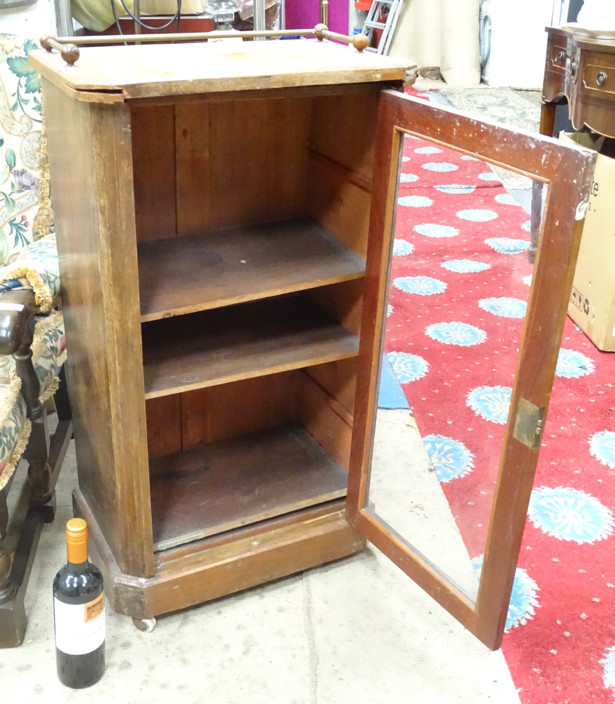 An inlaid mahogany cupboard with a glazed door CONDITION: Please Note - we do not - Image 2 of 2