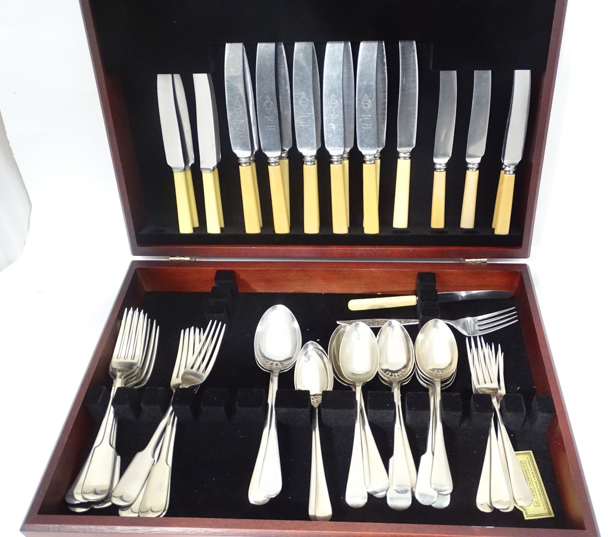 A canteen of cutlery CONDITION: Please Note - we do not make reference to the - Image 3 of 3