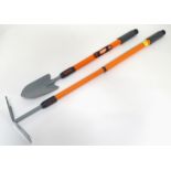 Set of 2 garden tools with extendable handles,