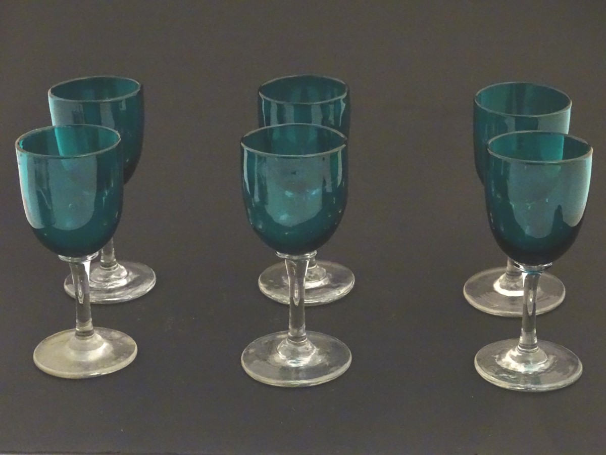 Glass : a set of 6 green / Turquoise pedestal wine glasses with clear glass stems and feet, - Image 6 of 10