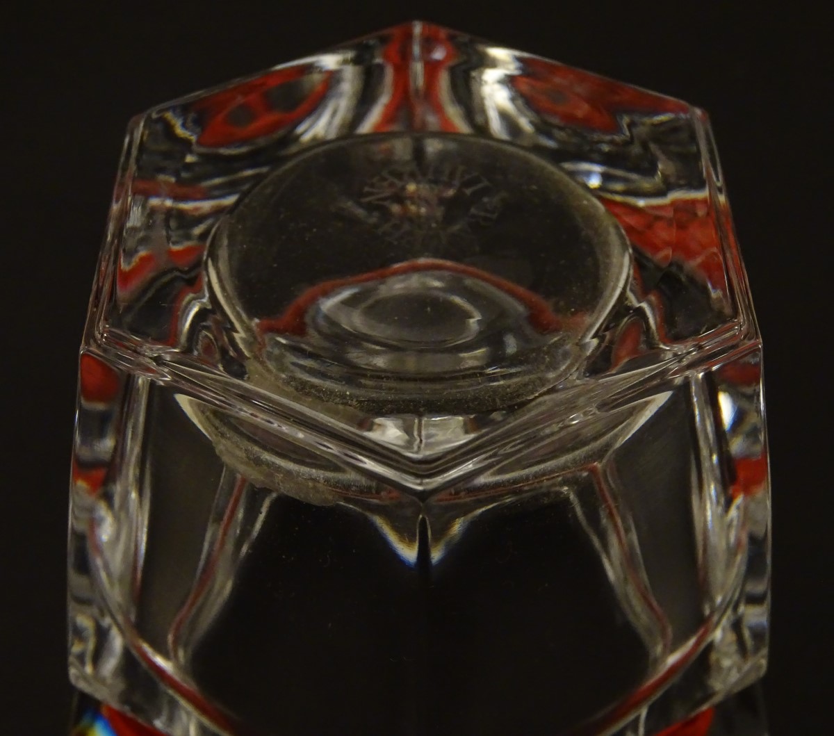 Ralph Lauren : a hexagonal clear glass small bowl with plaited red strung band , - Image 5 of 7