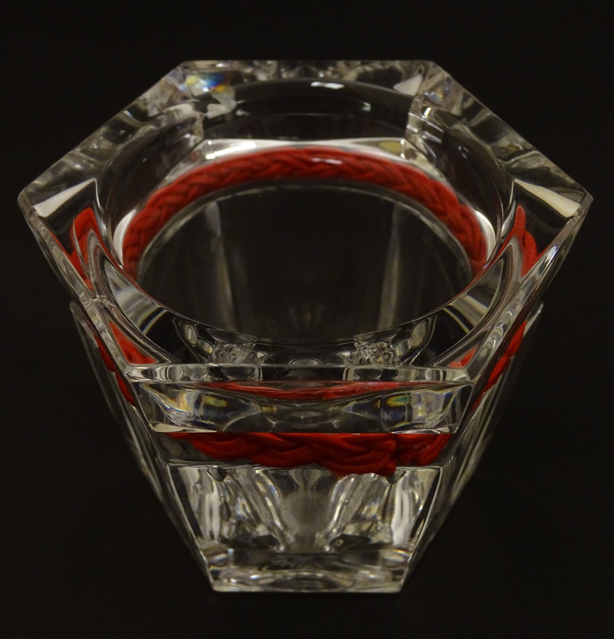 Ralph Lauren : a hexagonal clear glass small bowl with plaited red strung band , - Image 2 of 7