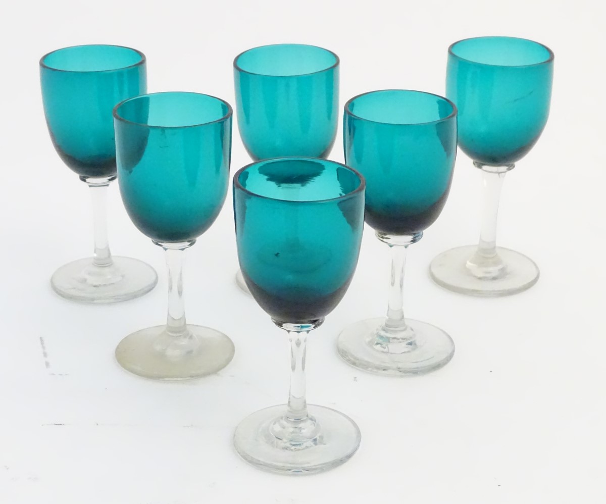Glass : a set of 6 green / Turquoise pedestal wine glasses with clear glass stems and feet, - Image 3 of 10