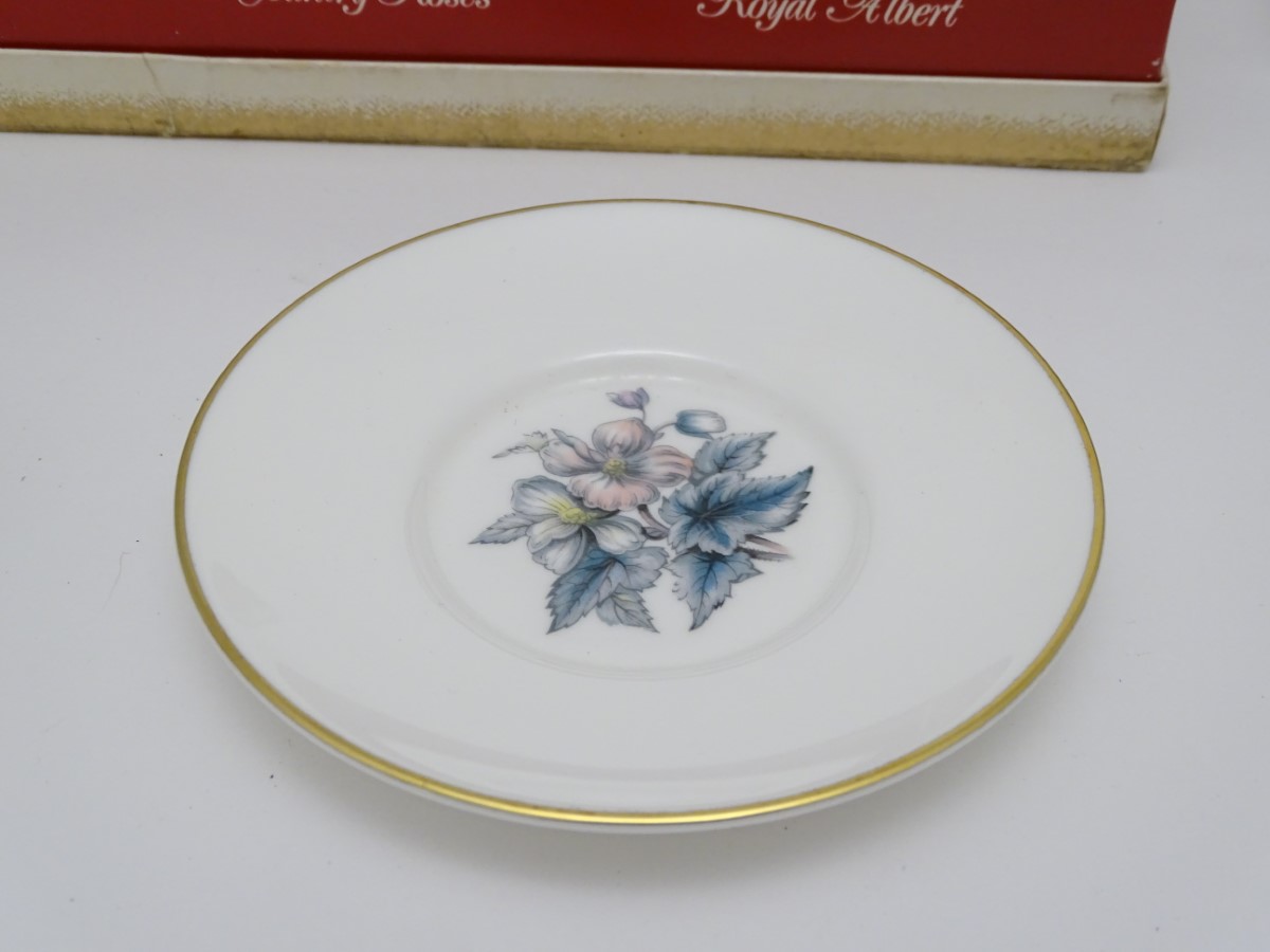 A quantity of Royal Worcester wares to include a 'Medici Green' cake slice, - Image 11 of 13