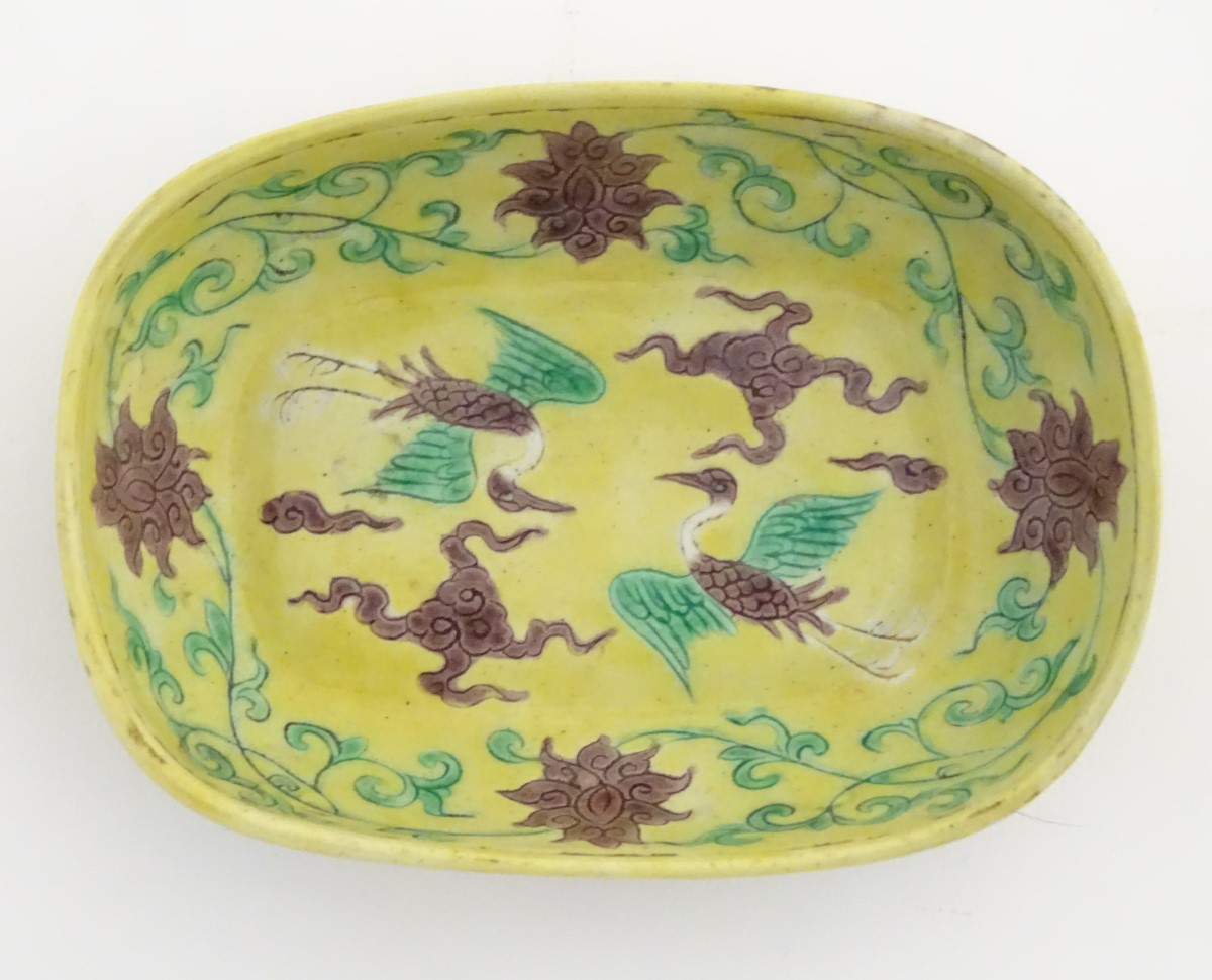 A small Chinese dish decorated with stylised birds, clouds and flowers. Character marks to base. - Image 5 of 7