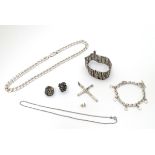 Assorted jewellery including a silver necklace,