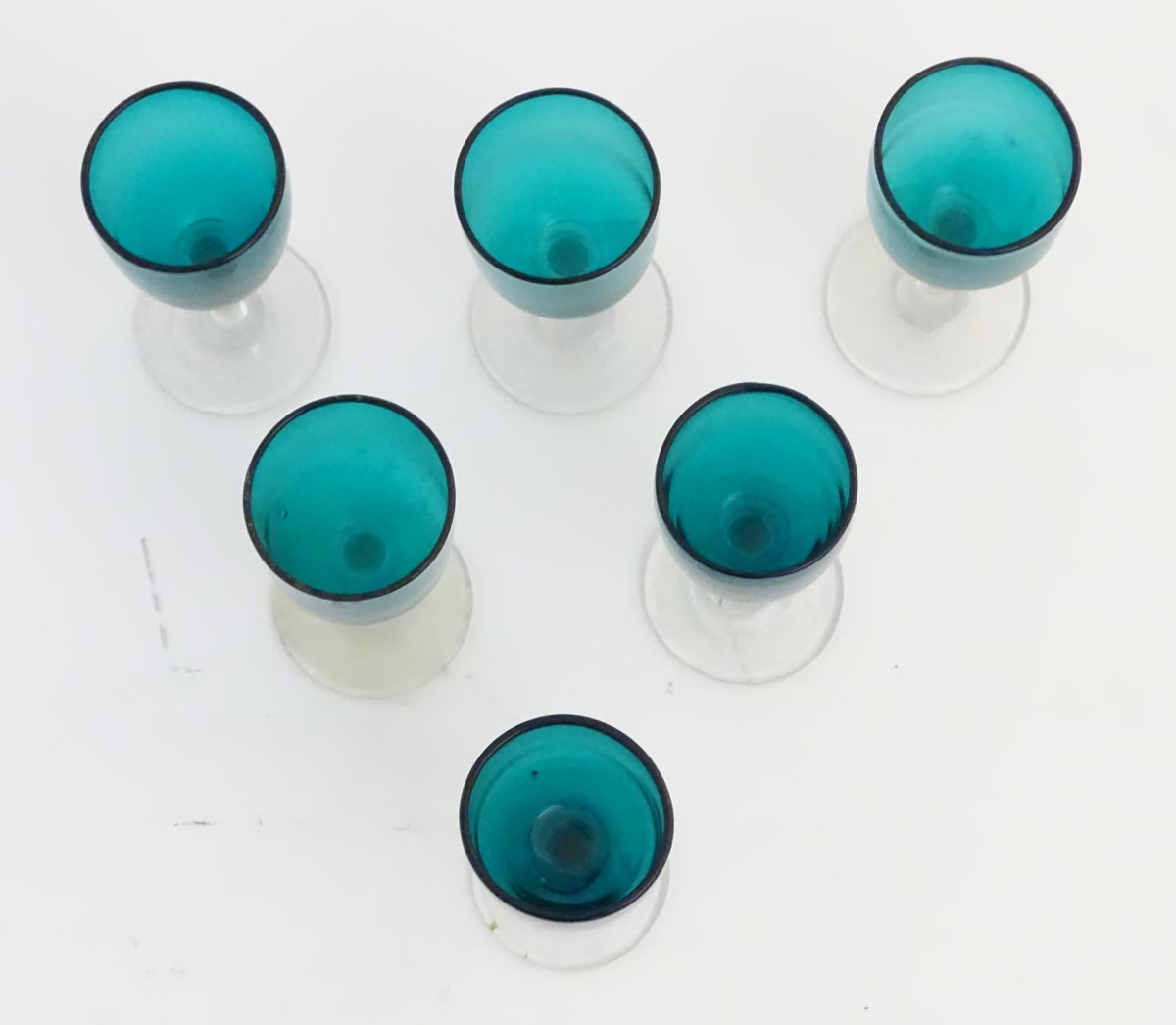 Glass : a set of 6 green / Turquoise pedestal wine glasses with clear glass stems and feet, - Image 10 of 10