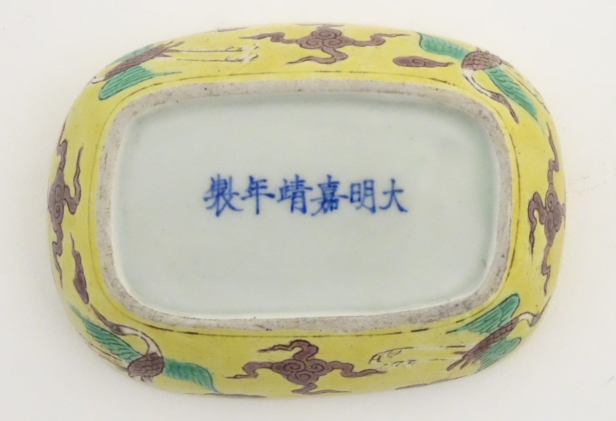 A small Chinese dish decorated with stylised birds, clouds and flowers. Character marks to base. - Image 2 of 7