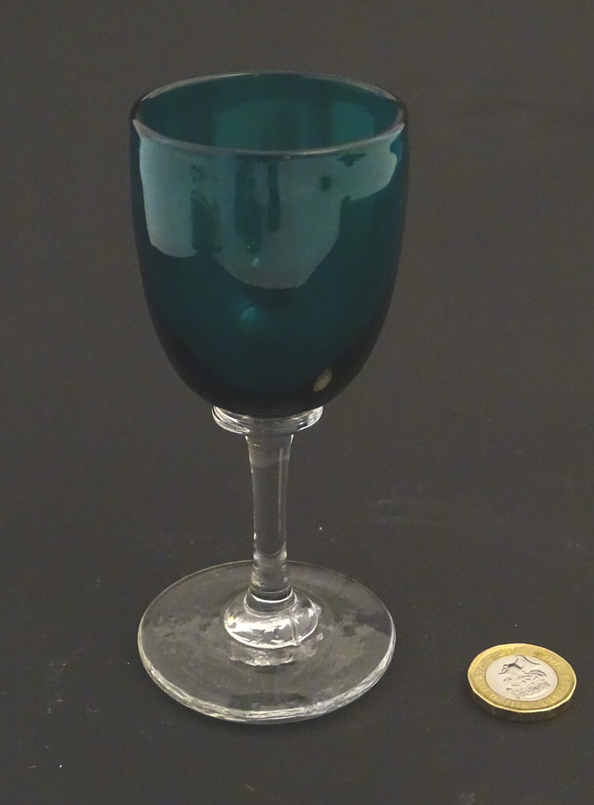 Glass : a set of 6 green / Turquoise pedestal wine glasses with clear glass stems and feet, - Image 4 of 10