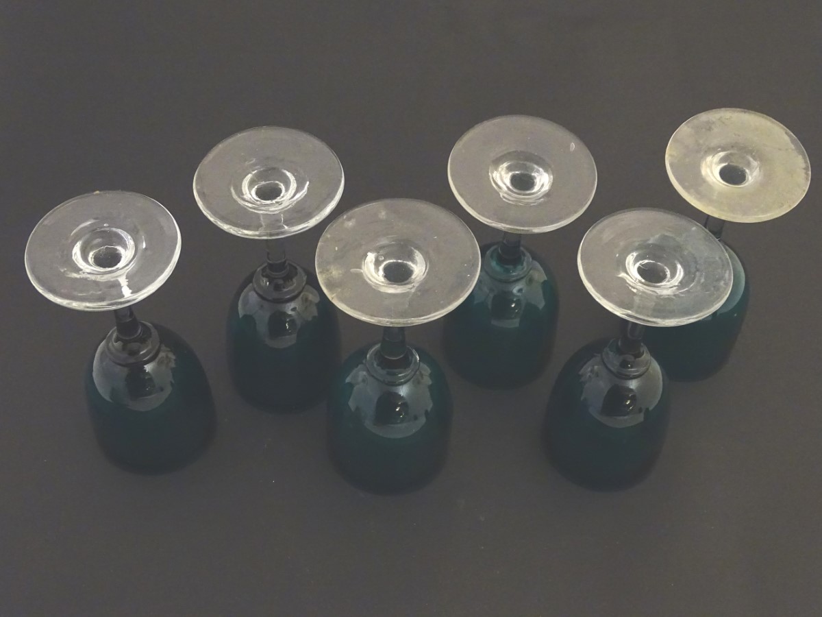 Glass : a set of 6 green / Turquoise pedestal wine glasses with clear glass stems and feet, - Image 5 of 10