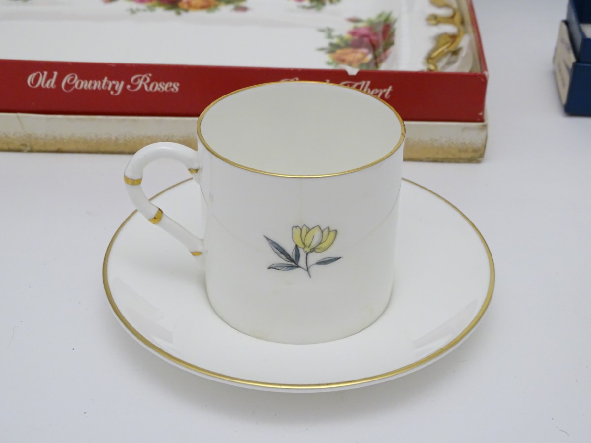 A quantity of Royal Worcester wares to include a 'Medici Green' cake slice, - Image 12 of 13