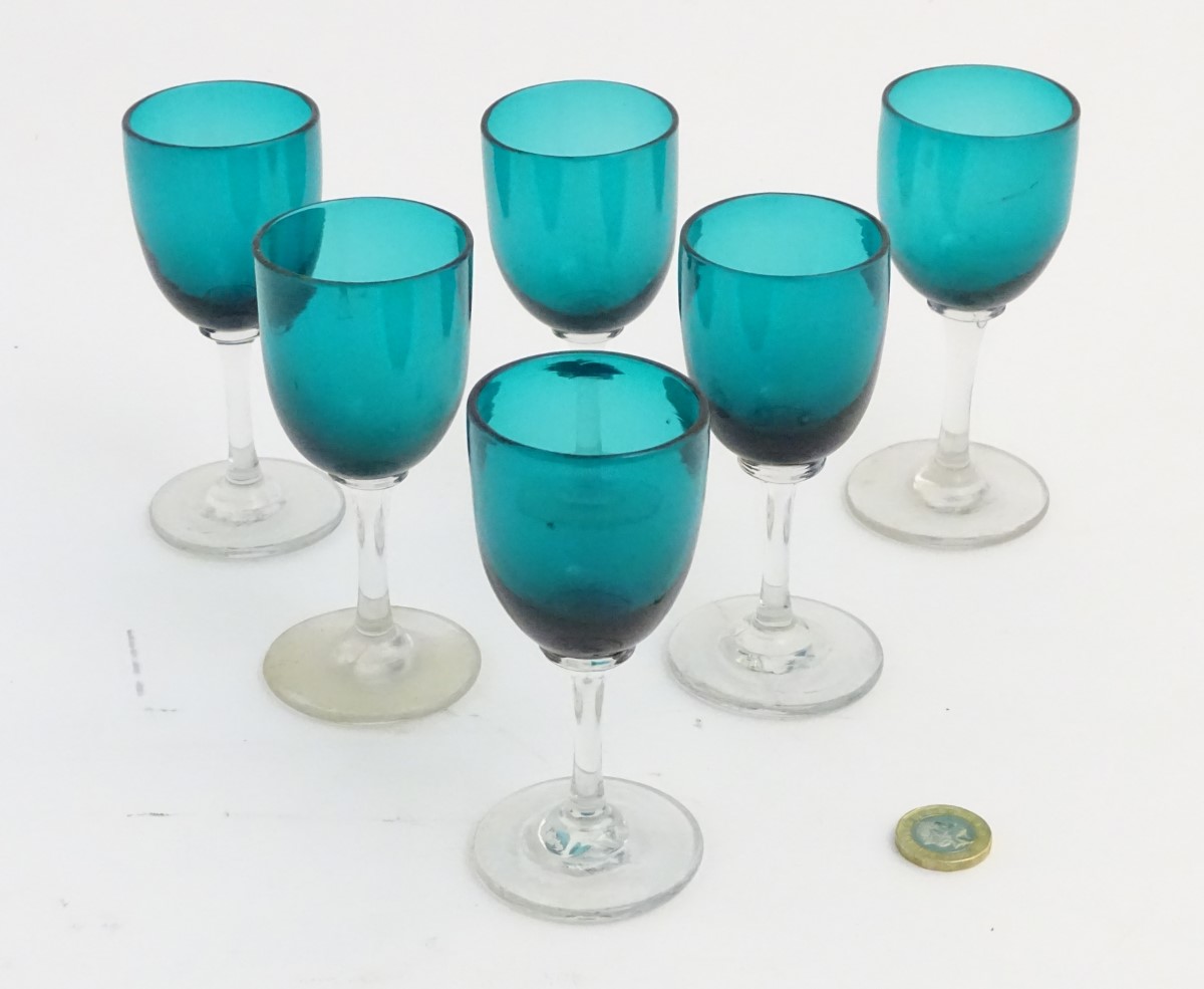Glass : a set of 6 green / Turquoise pedestal wine glasses with clear glass stems and feet, - Image 9 of 10