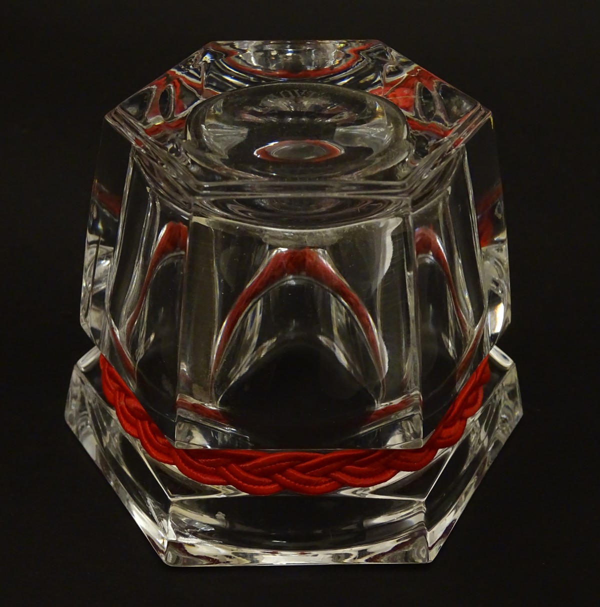 Ralph Lauren : a hexagonal clear glass small bowl with plaited red strung band , - Image 4 of 7