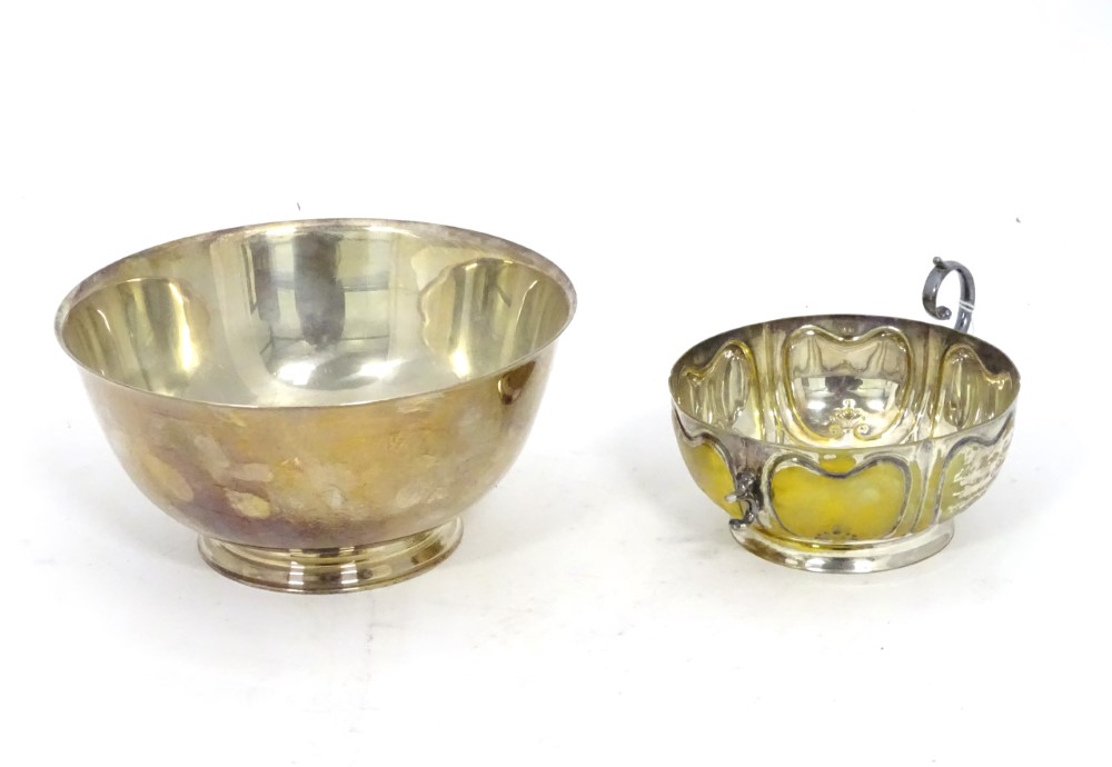 A silver plated two handled bowl, - Image 5 of 5