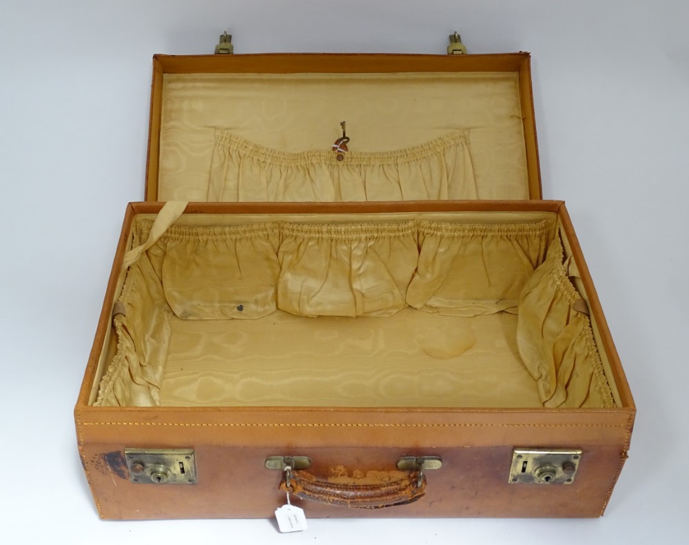 An early to mid 20thC pigskin leather suitcase with brass fitments CONDITION: Please - Image 2 of 3