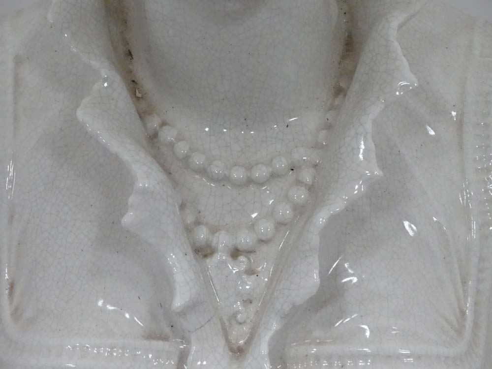 A late 20thC ceramic bust of a lady - Image 4 of 6