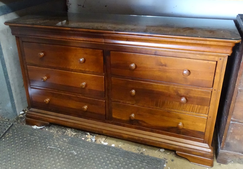 A 20thC Willis and Gambier sideboard/chest of drawers CONDITION: Please Note - we