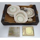 A box of assorted ceramics CONDITION: Please Note - we do not make reference to the