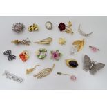 A quantity of costume jewellery to include an assortment of brooches CONDITION: