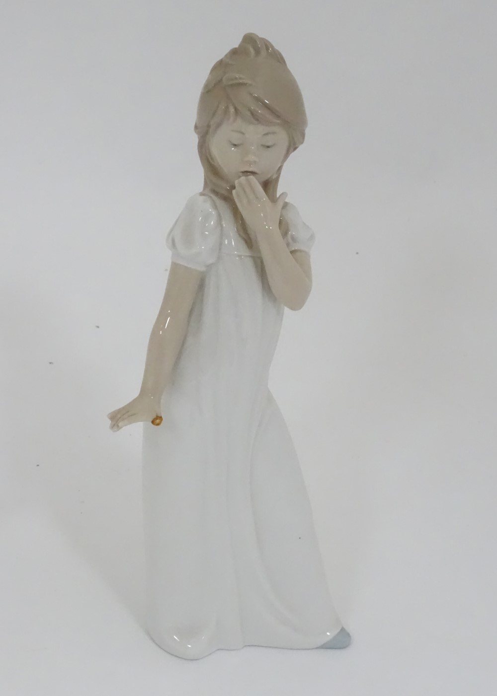 A Lladro figurine CONDITION: Please Note - we do not make reference to the