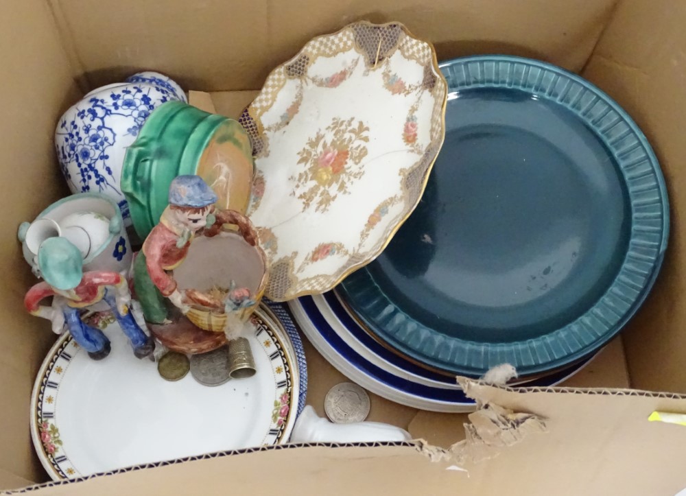 A box of assorted ceramics CONDITION: Please Note - we do not make reference to the - Image 2 of 4