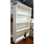 A white painted 5 tier bookcase CONDITION: Please Note - we do not make reference