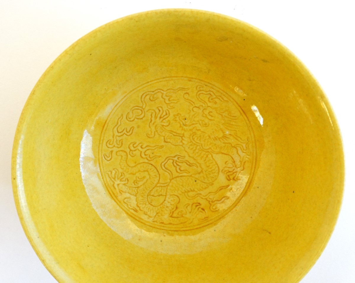 A Chinese Imperial yellow glazed, incised dragon bowl , decorated with 5 clawed dragon and phoenix , - Image 5 of 7