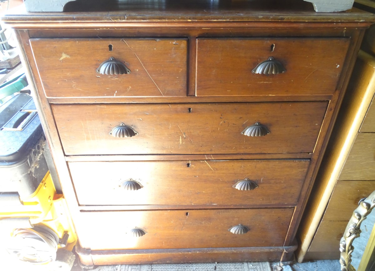 A late Victorian mahogany chest of drawers with shell handles CONDITION: Please Note - Image 3 of 4