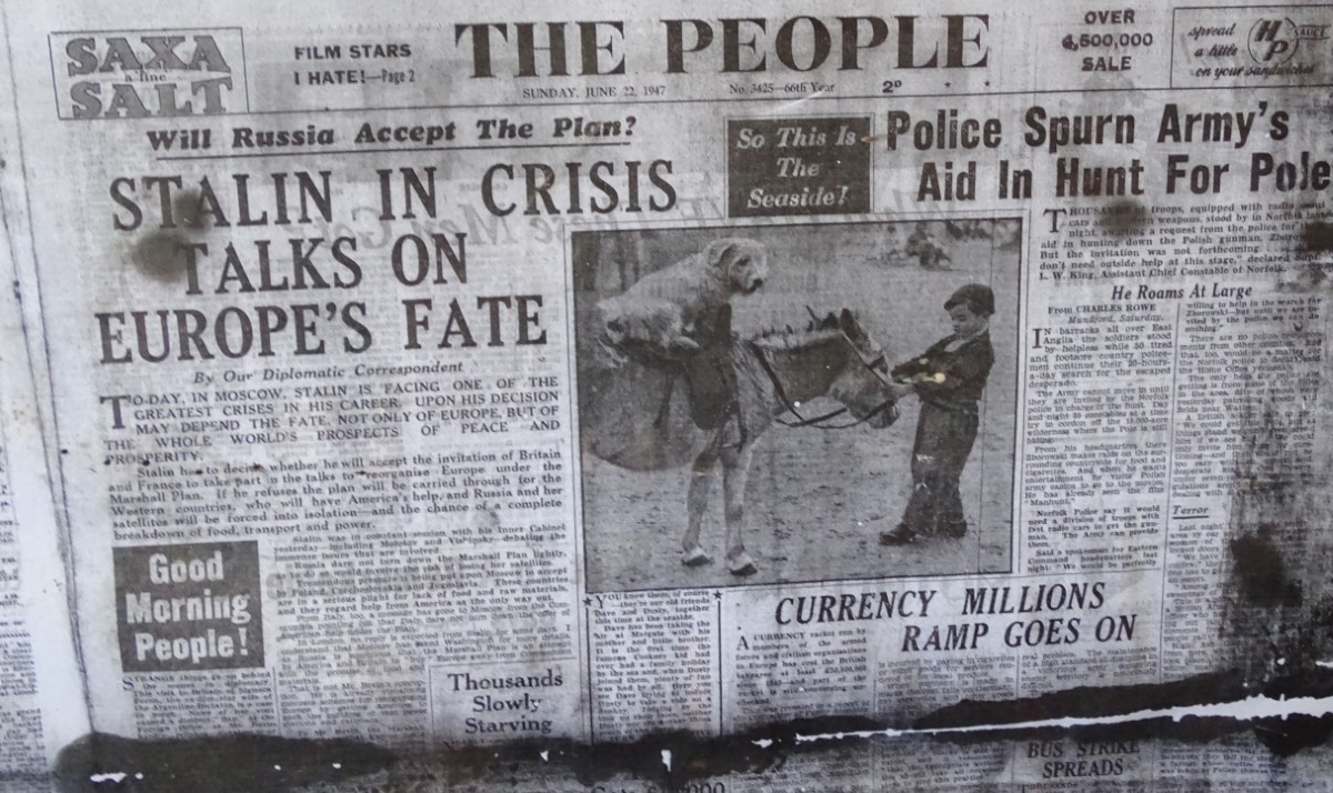 3 framed prints of The People newspaper from 1940's CONDITION: Please Note - we do - Image 4 of 14