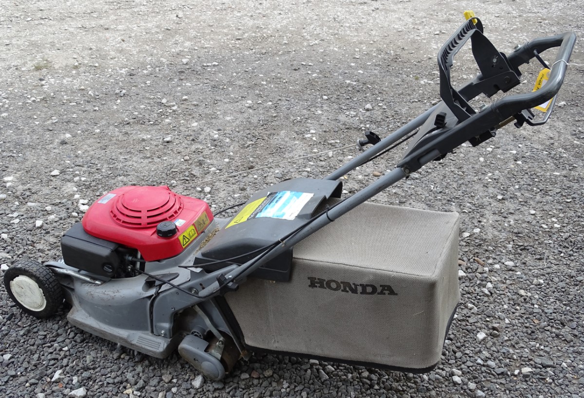 Honda Mower CONDITION: Please Note - we do not make reference to the condition of