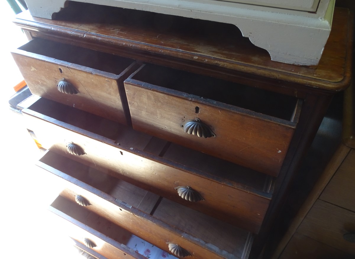 A late Victorian mahogany chest of drawers with shell handles CONDITION: Please Note - Image 2 of 4