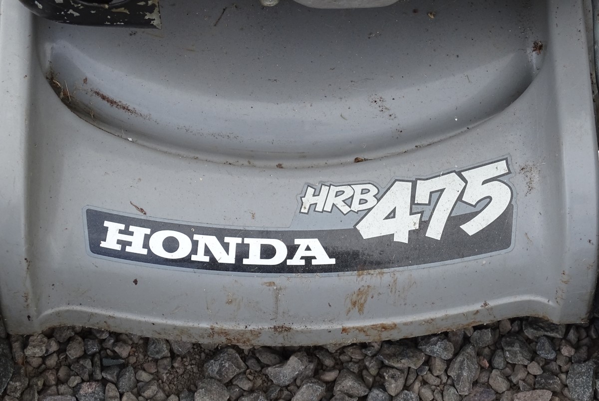 Honda Mower CONDITION: Please Note - we do not make reference to the condition of - Image 2 of 3