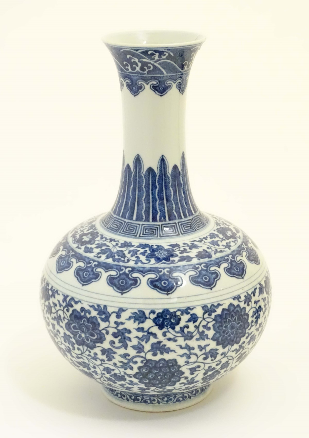 A Chinese blue and white 'Shang Ping' vase decorated with a broad band of flowers and scrolling - Image 4 of 5