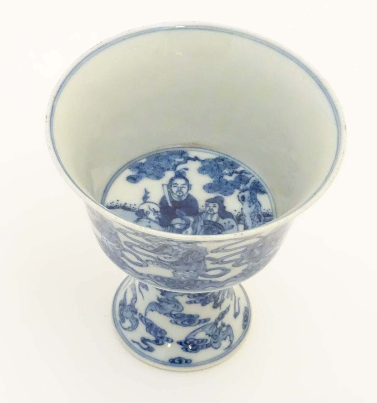 A Chinese blue and white stem cup / high footed cup decorated with stylised clouds, - Image 6 of 8