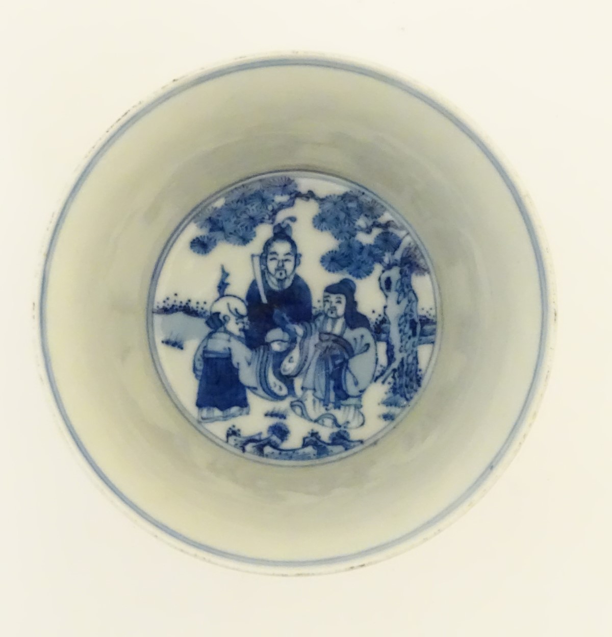 A Chinese blue and white stem cup / high footed cup decorated with stylised clouds, - Image 7 of 8