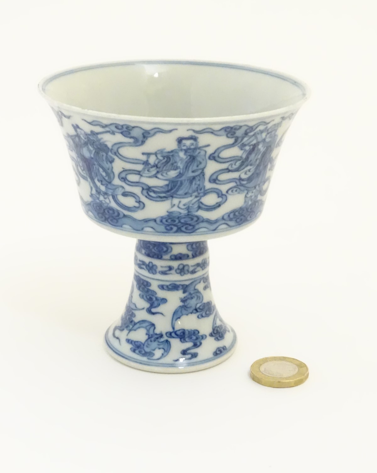 A Chinese blue and white stem cup / high footed cup decorated with stylised clouds, - Image 5 of 8