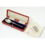 A cased souvenir Coronation / anointing spoon hallmarked Sheffield 1901 maker James Deakin & Sons 4