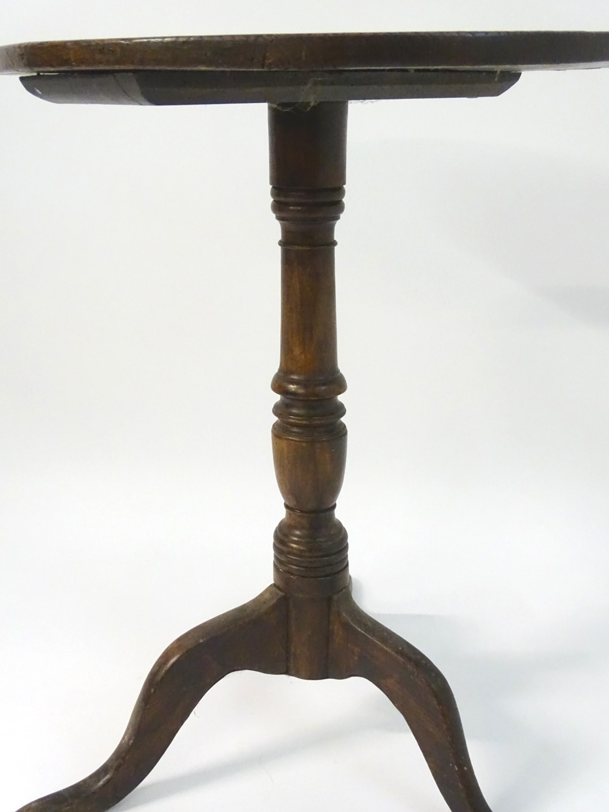 A late 18thC oak tripod table with a circular table top above a turned stem and standing on three - Image 5 of 7
