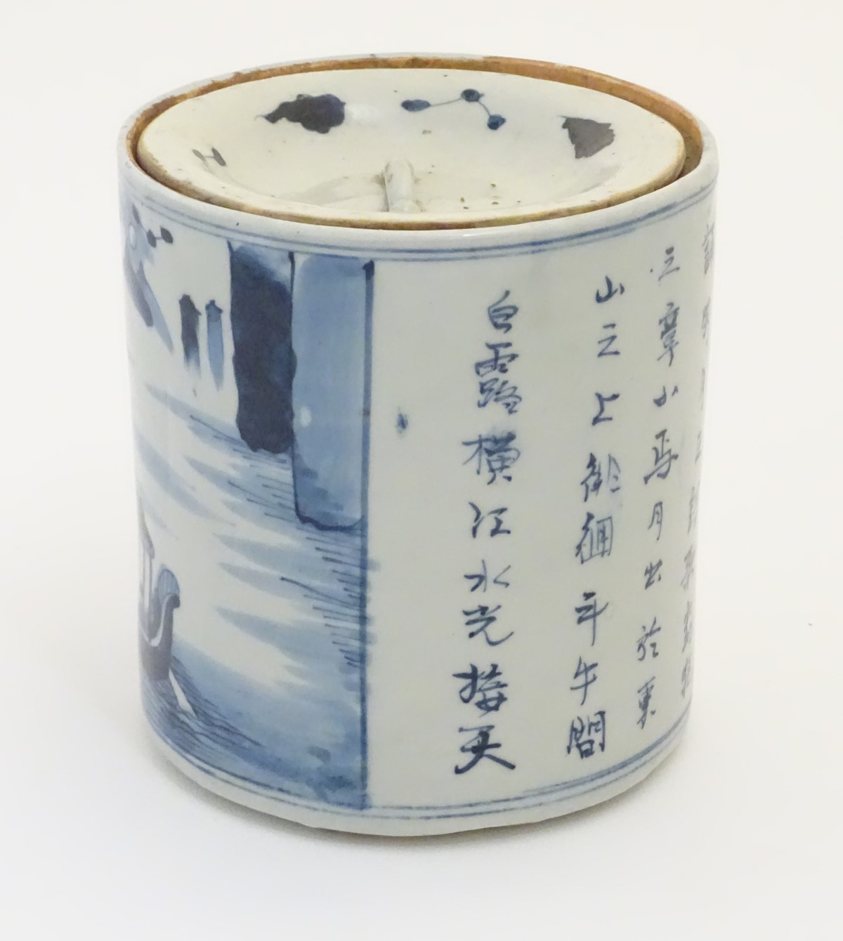 A 19thC Chinese blue and white lidded pot / biscuit barrel decorated with Chinese script and a - Image 4 of 7