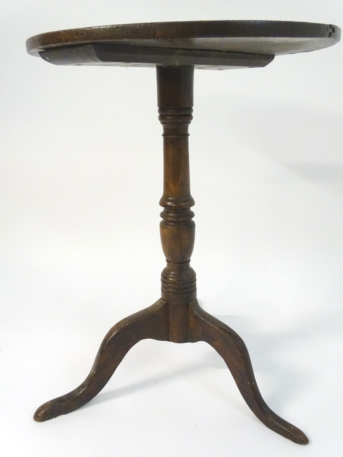 A late 18thC oak tripod table with a circular table top above a turned stem and standing on three - Image 6 of 7