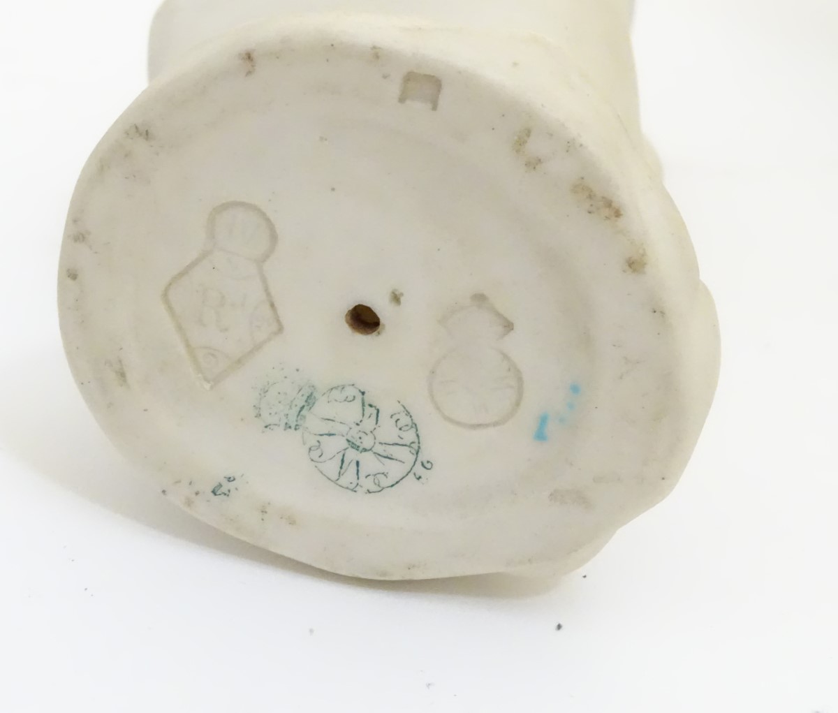 A quantity of ceramic items to include a Worcester vase formed as hand holding a Grecian urn, - Image 8 of 8