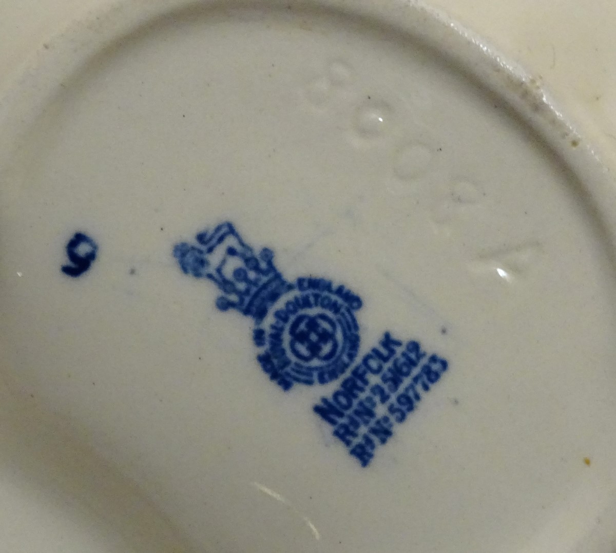 A Royal Doulton blue and white double pin dish, - Image 7 of 7