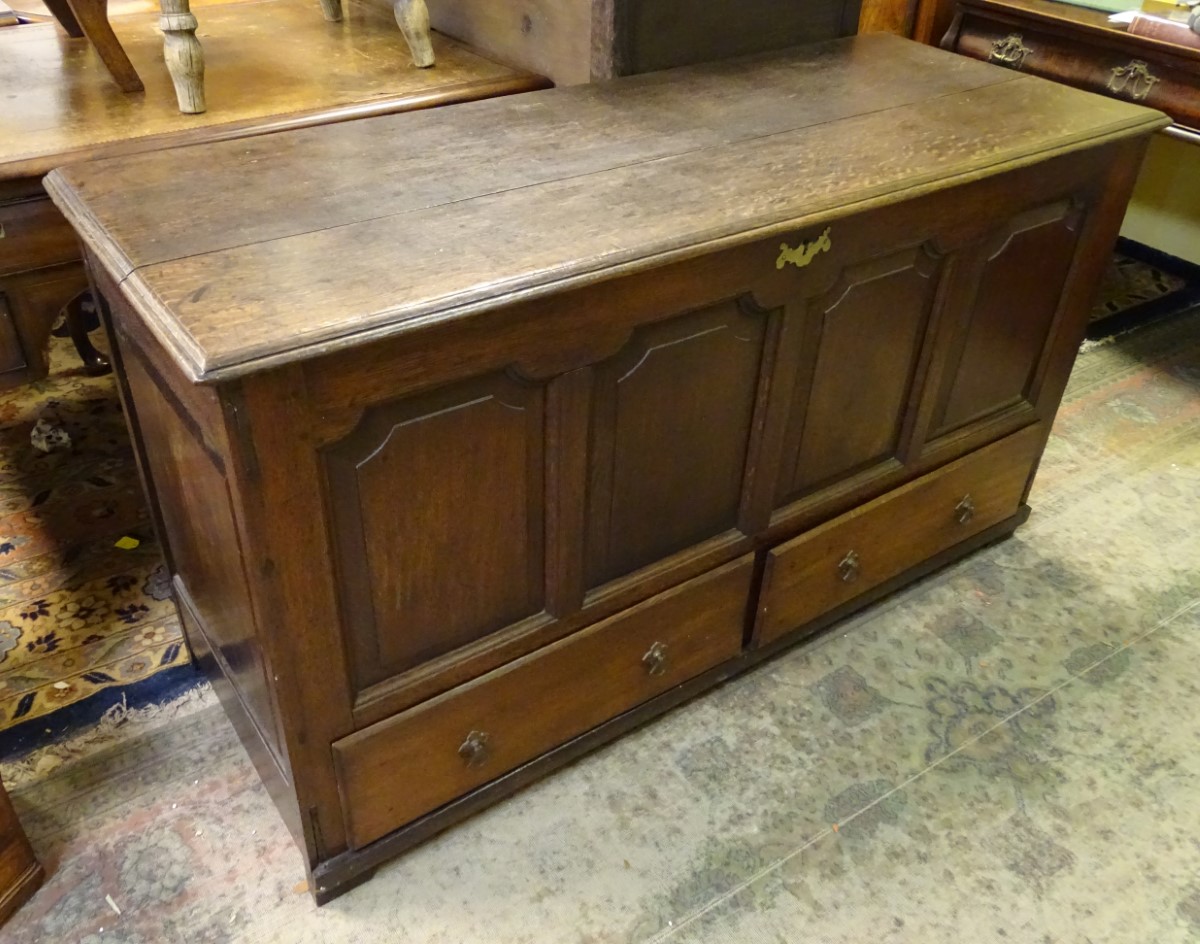 An 18thC oak coffer / mule chest of peg jointed construction, with panelled front and sides, - Image 5 of 6