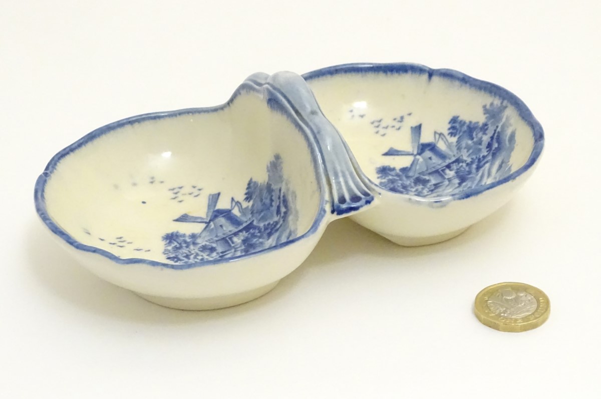 A Royal Doulton blue and white double pin dish, - Image 4 of 7