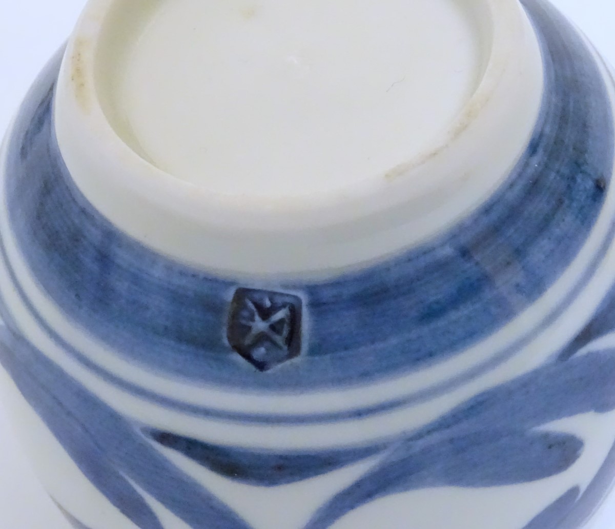 A Derek Emms studio pottery lidded preserve pot, with blue and white stylised foliage decoration. - Image 3 of 7