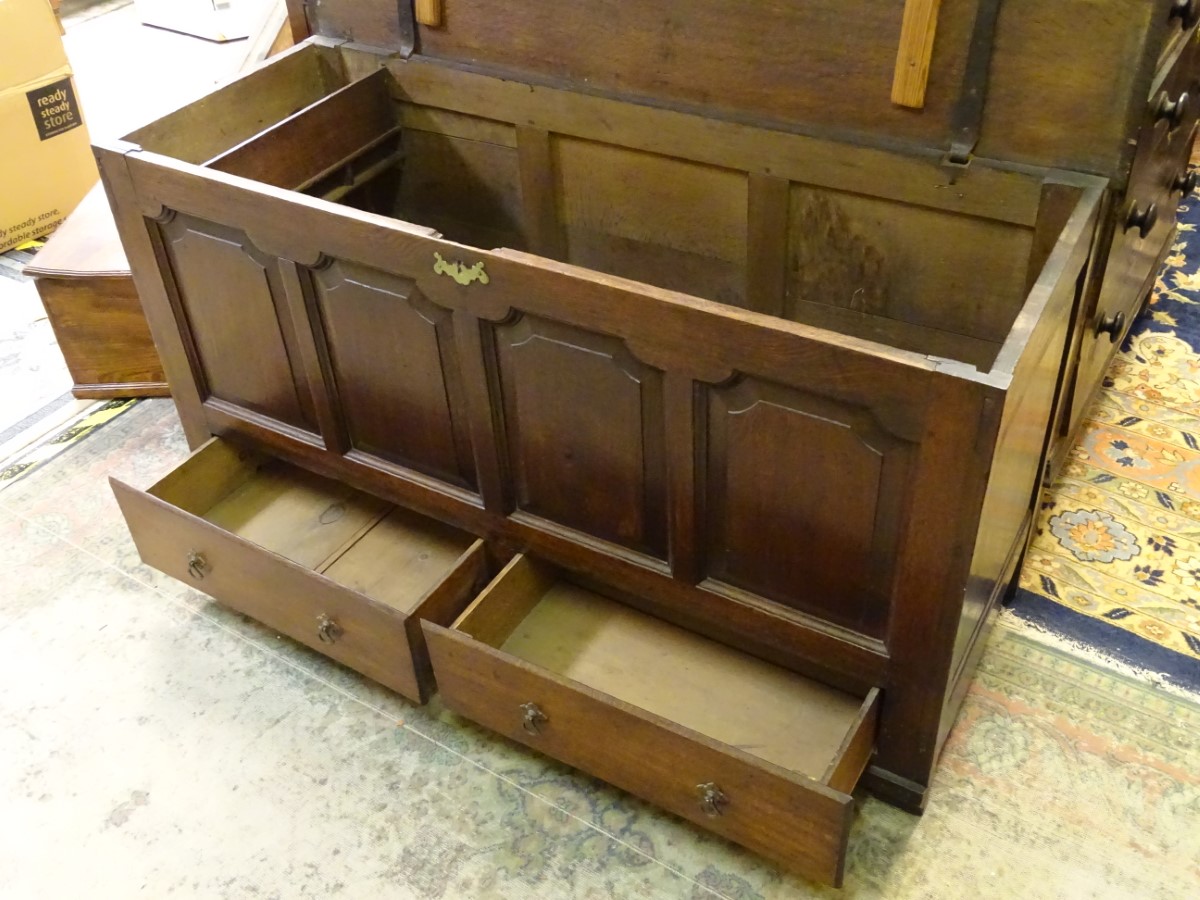 An 18thC oak coffer / mule chest of peg jointed construction, with panelled front and sides, - Image 6 of 6