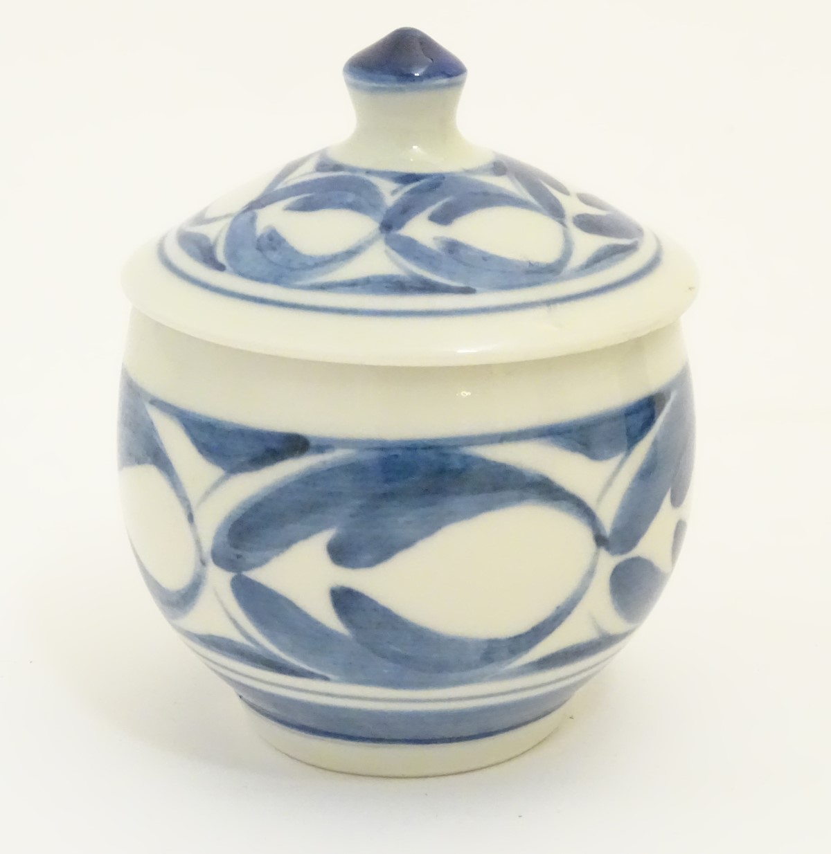 A Derek Emms studio pottery lidded preserve pot, with blue and white stylised foliage decoration. - Image 5 of 7