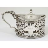A silver mustard pot frame with pierced decoration.