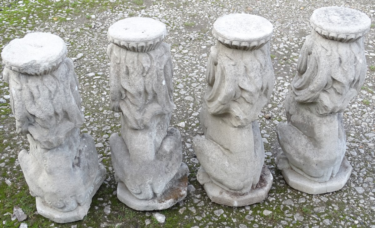 Garden and architectural salvage: A set of four cast composite stone sejant lions / lion supports. - Image 2 of 7